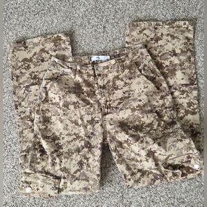 Adika Digital Camo Cargo Pants Small Bootcut‎